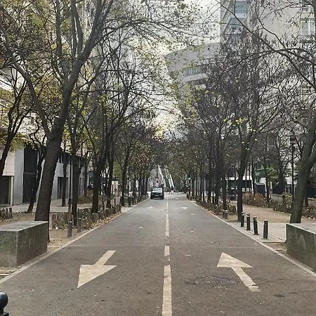 Pensión Cozy In La Defense Courbevoie